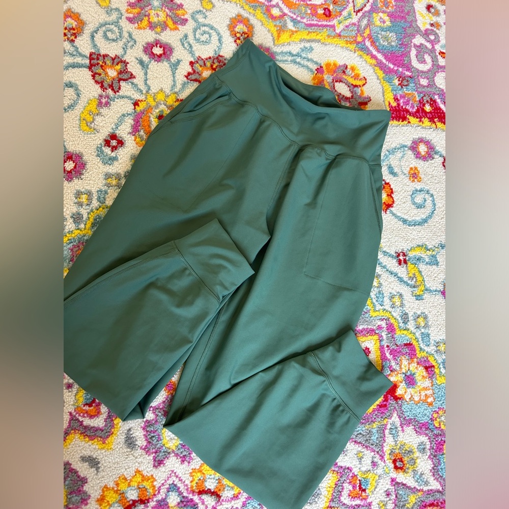 Woman’s old navy joggers